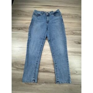 Levi's Classic Crop Jeans Women's Size 29 Medium Wash Denim Cropped‎ Leg